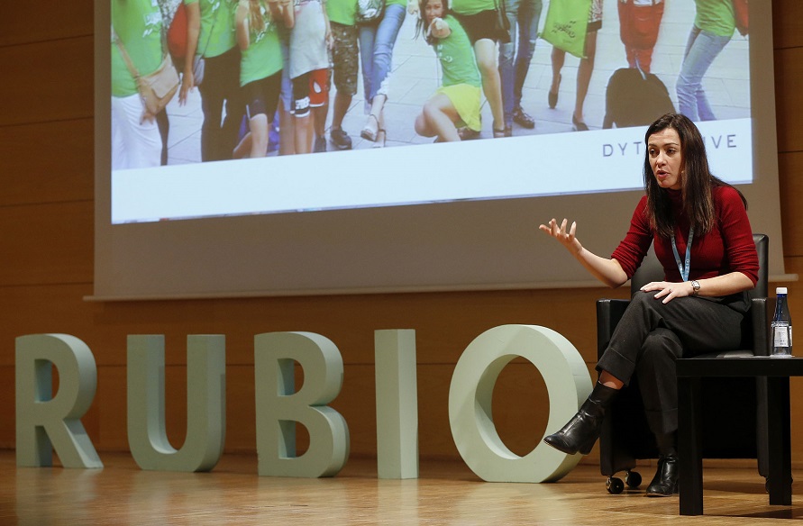 Luz Rello en la Jornada Pedagógica Rubio, Valencia (La Vanguardia)