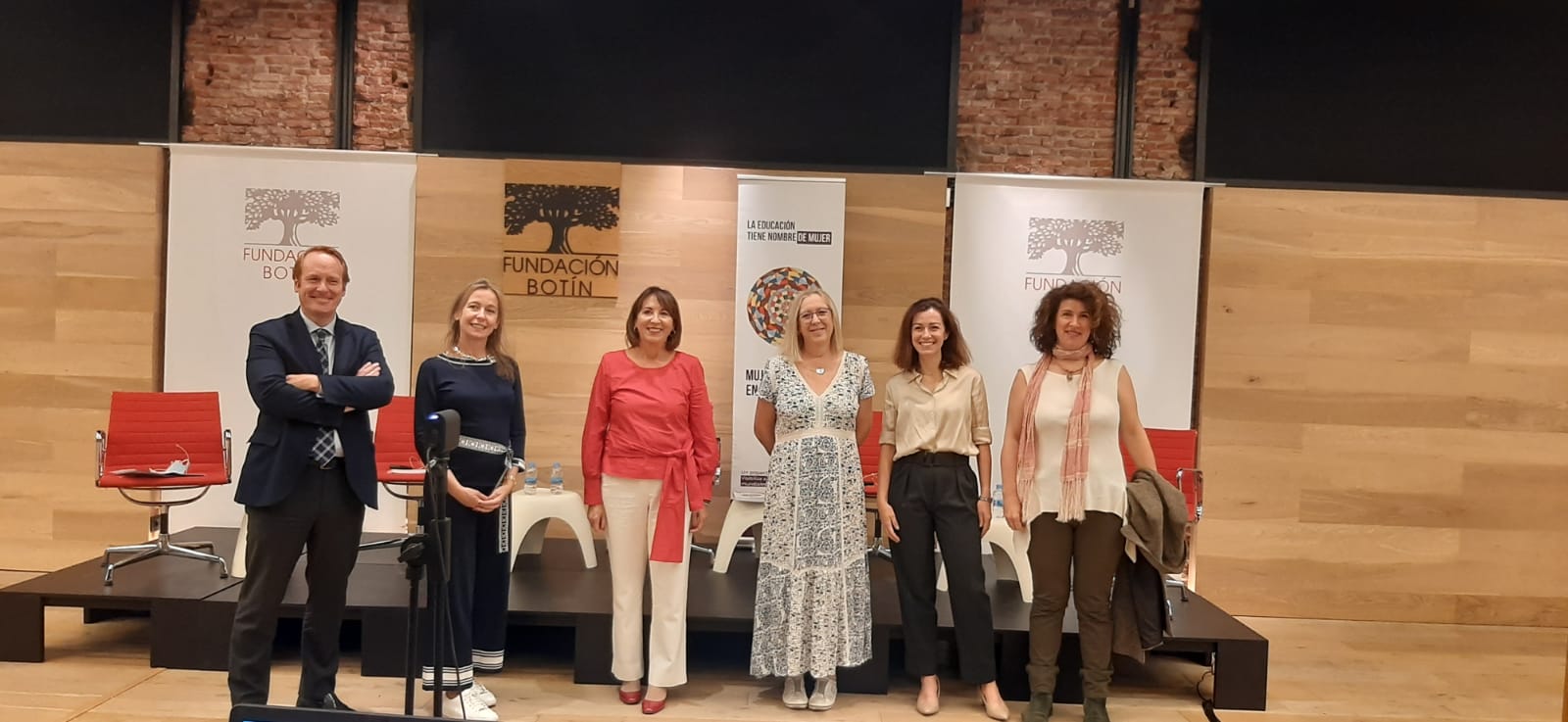 Luz Rello participa en la presentación del libro Mujeres líderes en la educación del siglo XXI de Ana María Farré Gaudier
